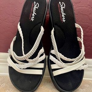 Sketcher's "Rumble On" Women's White Slip-On Sandals, Sz 9.
